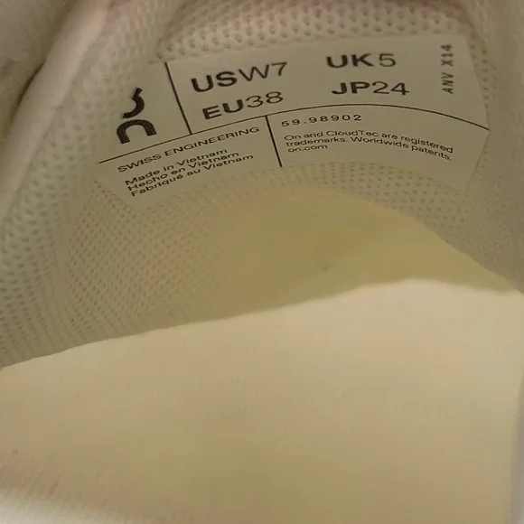 On Running Cloud 5 All White 59.98902 Running Shoes Women size 7 - Picture 7 of 13